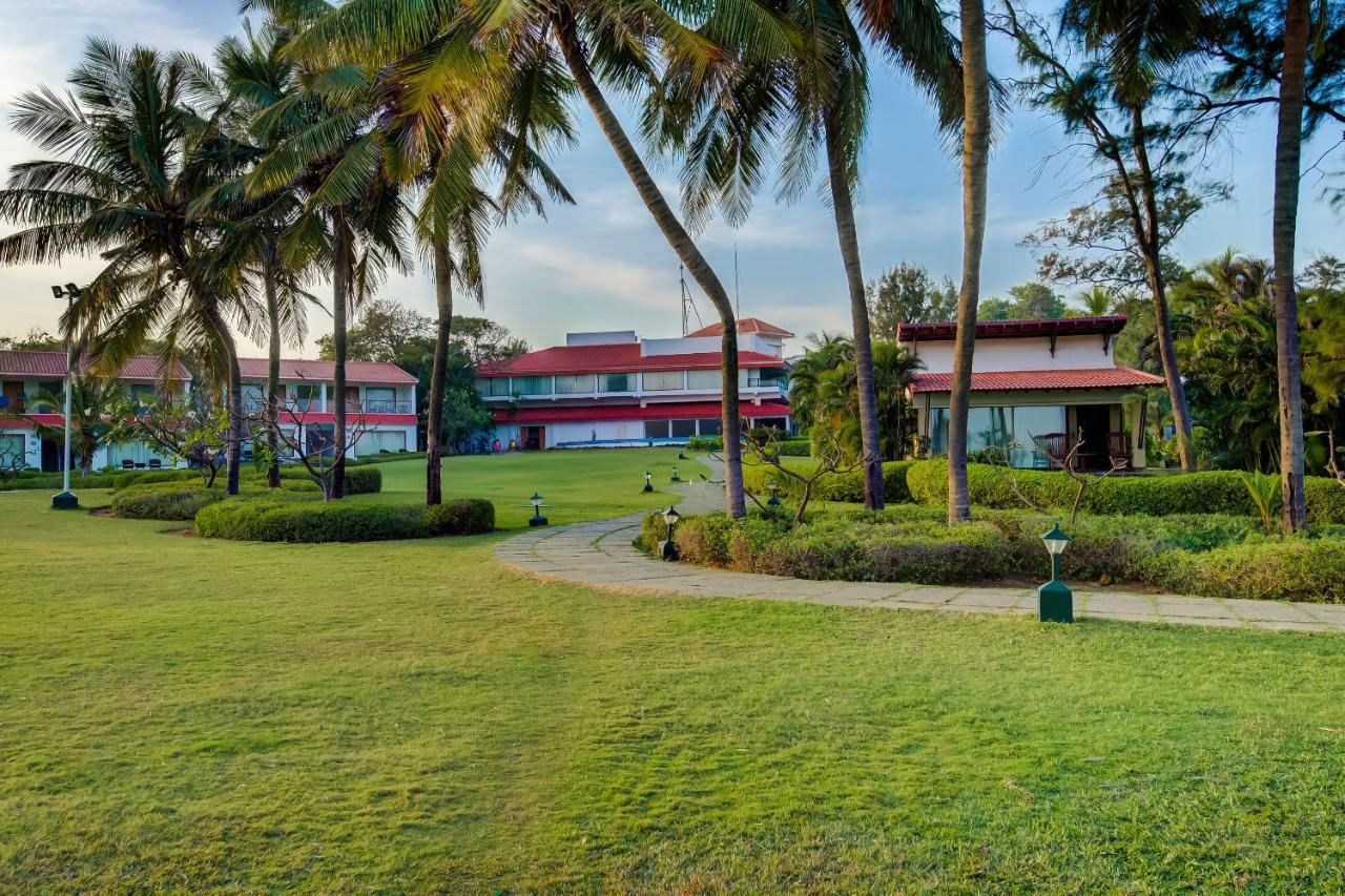 Radisson Blu Resort Temple Bay Mamallapuram Exterior foto The Royal Thai Navy Headquarters