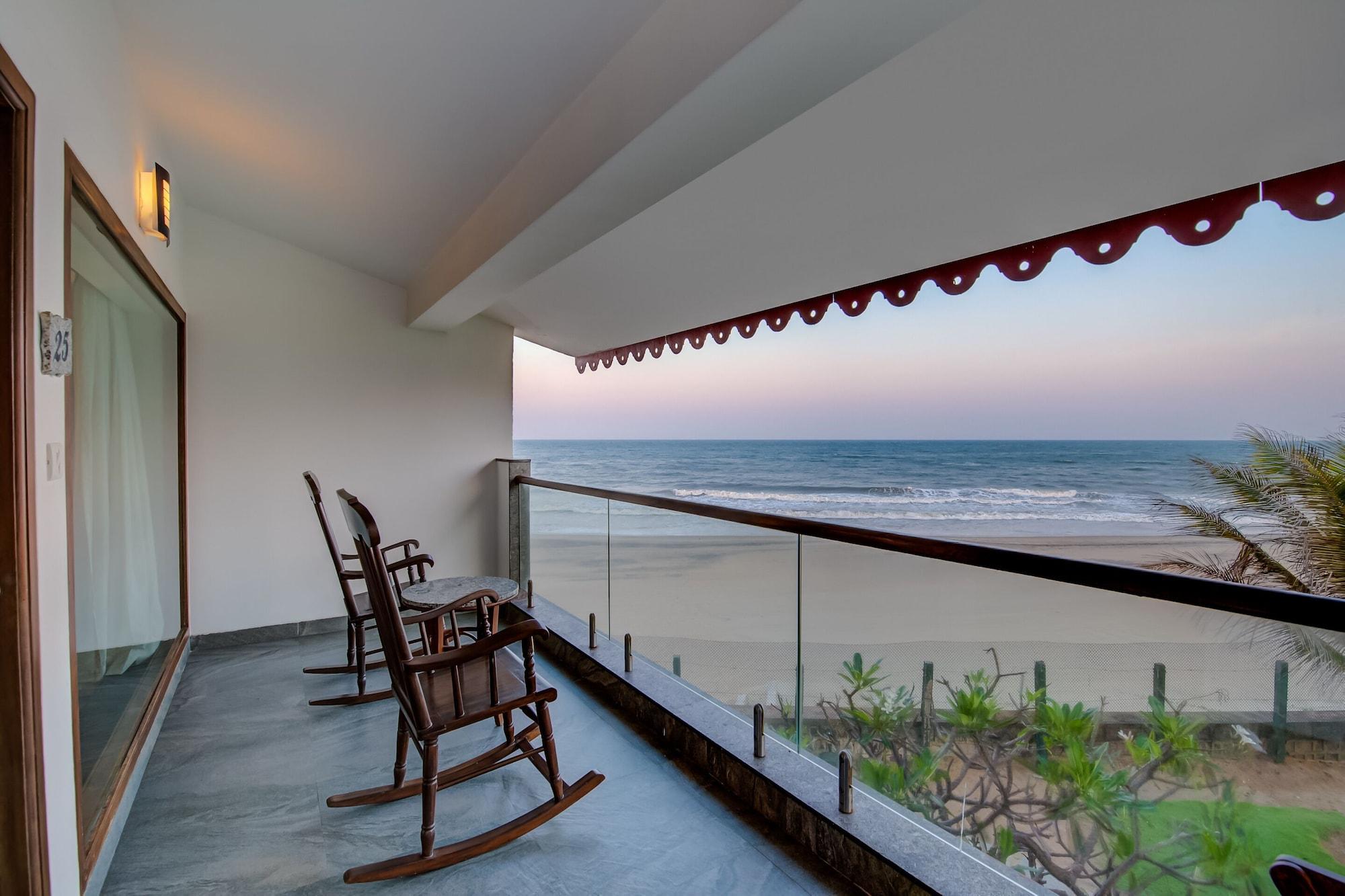 Radisson Blu Resort Temple Bay Mamallapuram Exterior foto A balcony in a hotel