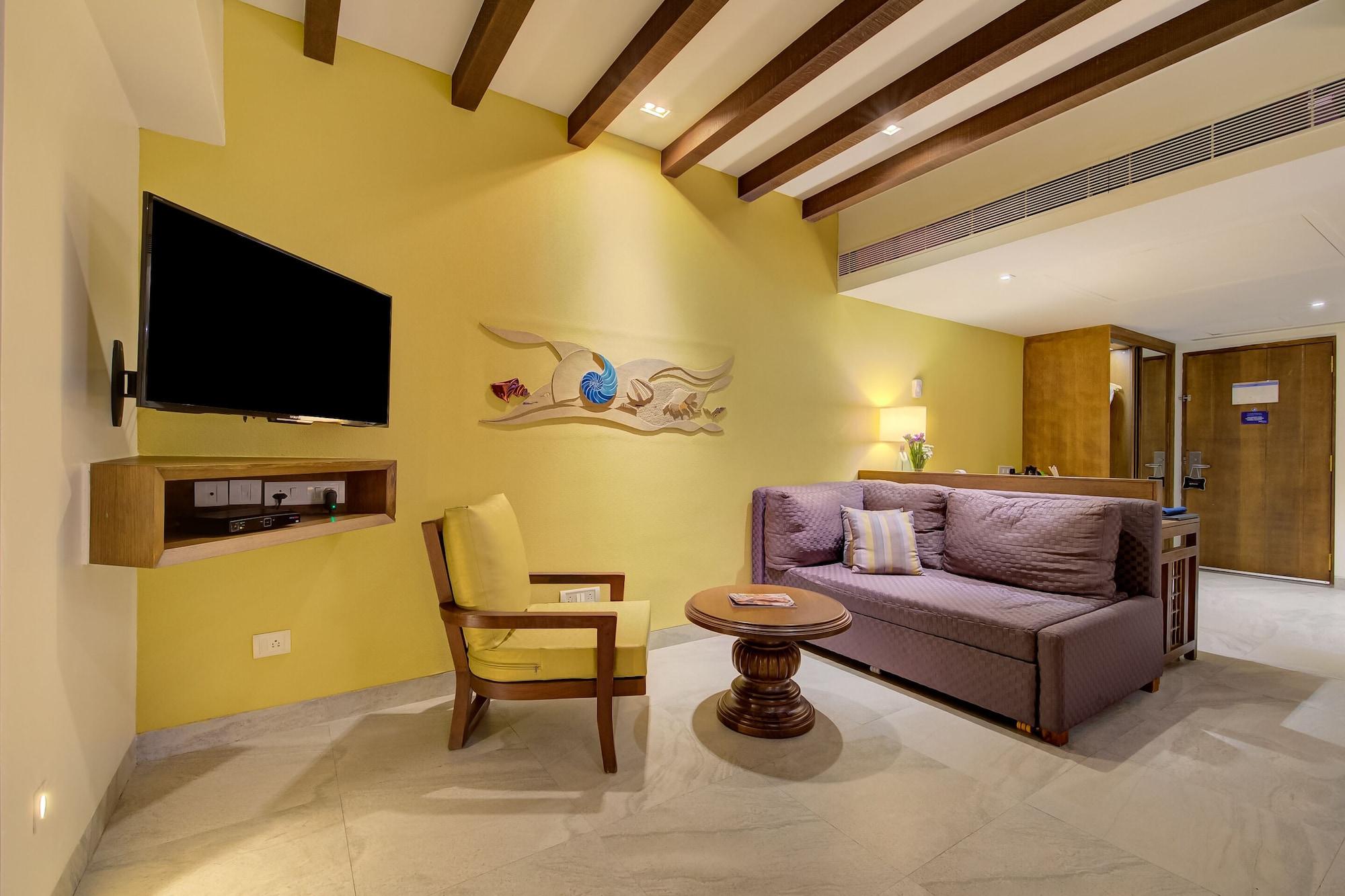 Radisson Blu Resort Temple Bay Mamallapuram Exterior foto Living room of a suite at the Park, Hyderabad