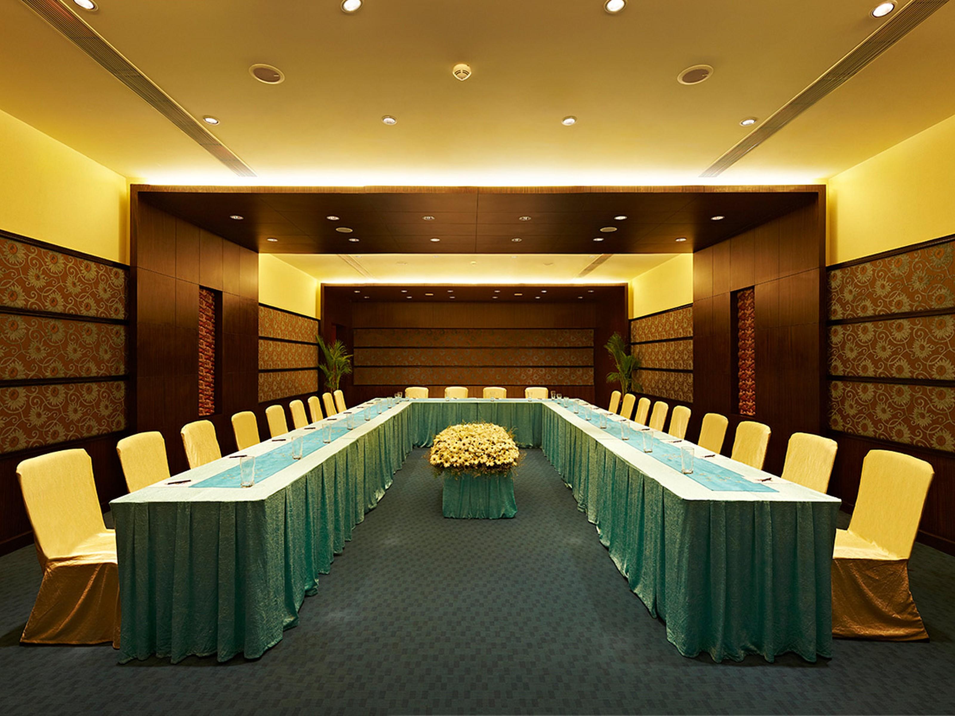Radisson Blu Resort Temple Bay Mamallapuram Exterior foto A meeting room