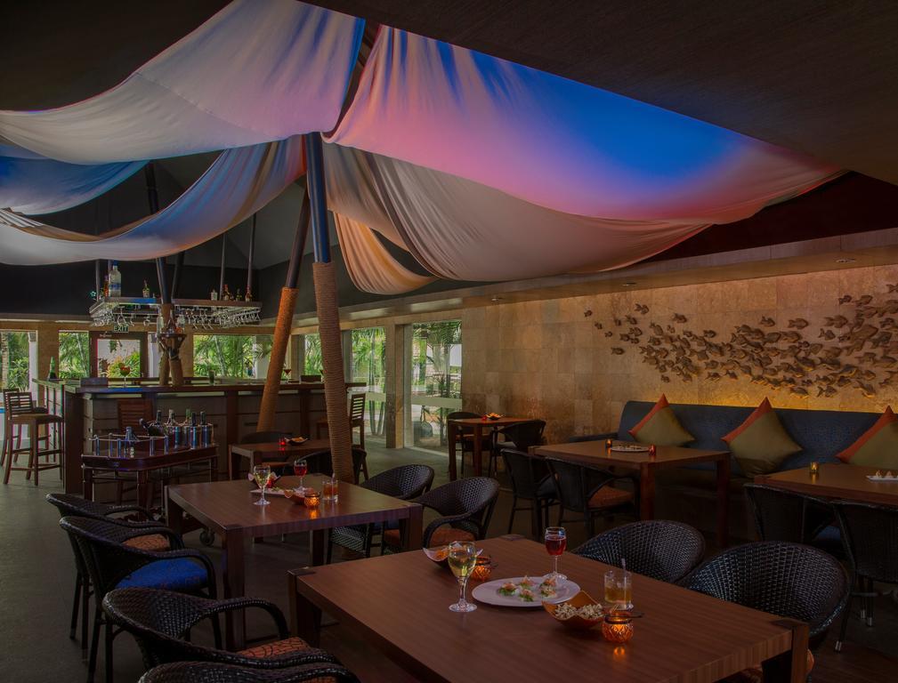 Radisson Blu Resort Temple Bay Mamallapuram Exterior foto Interior of the restaurant