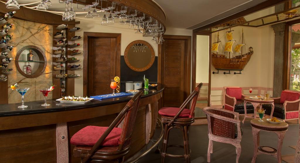 Radisson Blu Resort Temple Bay Mamallapuram Exterior foto The bar at the hotel