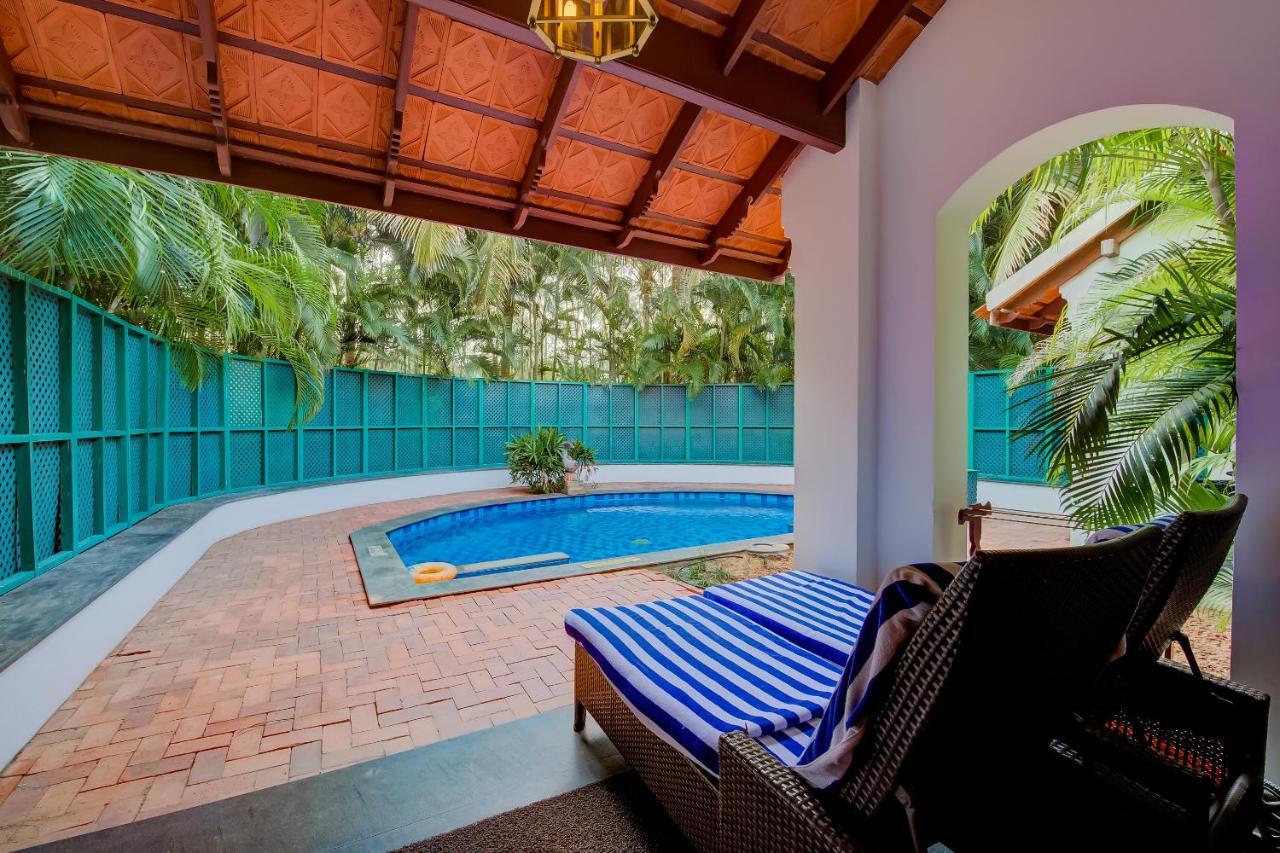 Radisson Blu Resort Temple Bay Mamallapuram Exterior foto Pool at the hotel
